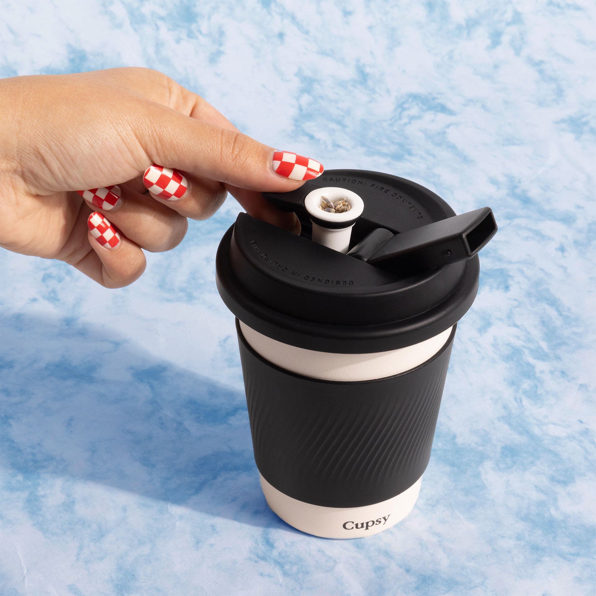 Cupsy: To-go water pipe